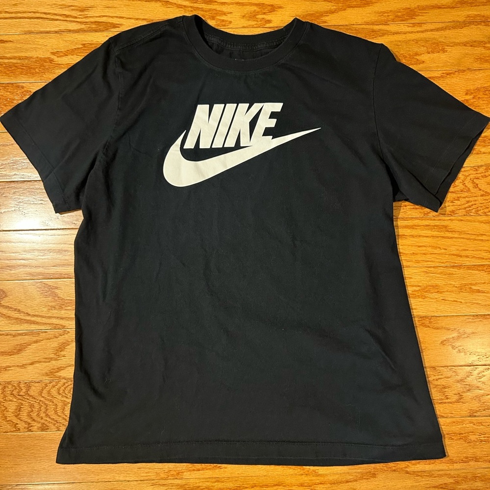Nike Men's Black T-Shirt